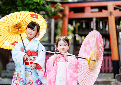 スタジオクレアーレ　七五三　前撮り　姉妹写真　神社　傘