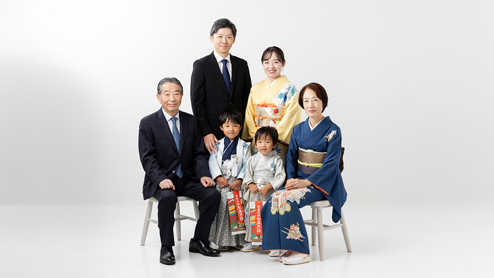 七五三 京都市 写真館 スタジオクレアーレ 三世代 家族写真 おじいちゃん おばあちゃん