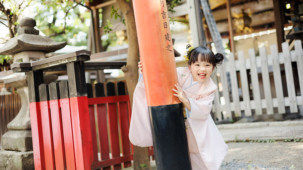 京都市 写真館 スタジオクレアーレ おすすめ 七五三 神社 ロケーション撮影 霊光殿天満宮で着物姿の子供