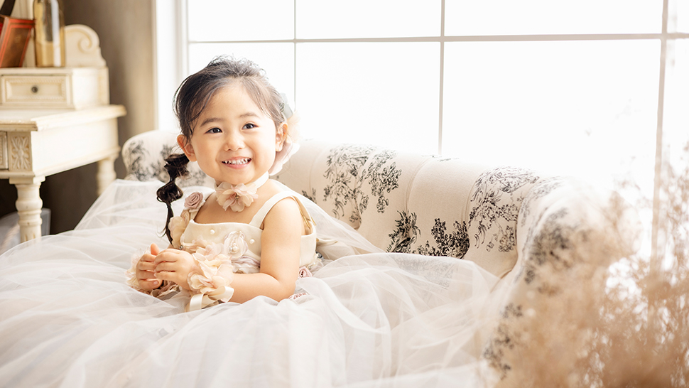 京都市 写真館 フォトスタジオ 七五三 前撮り キャンペーン 3歳 女の子 着物 レンタル へアメイク 洋装 ドレス タキシード スタジオクレアーレ