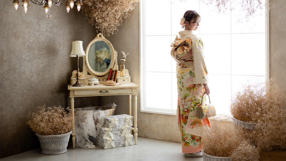 京都市 写真館  成人式 写真 振り向きポーズ 後ろ姿 振袖